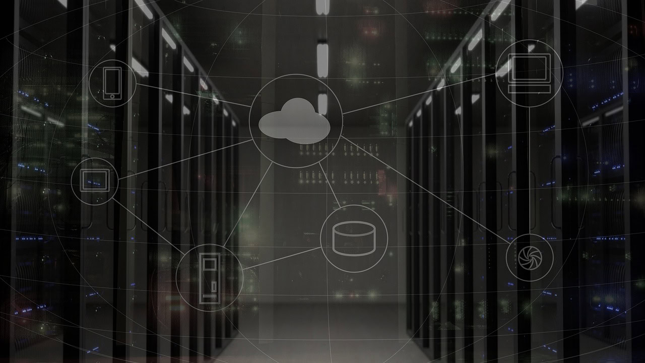 Salle serveurs et schéma de réseau cloud